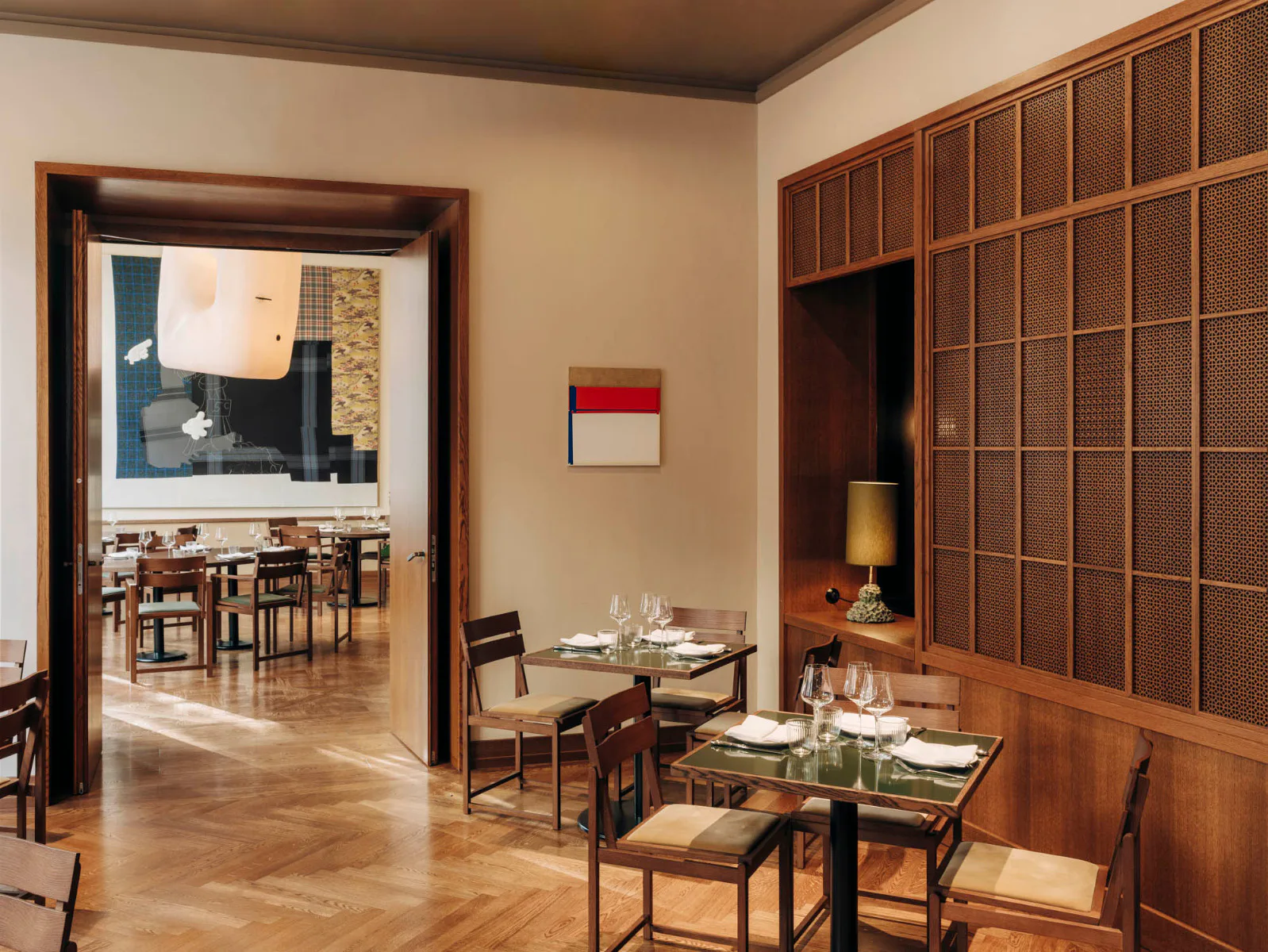 Im Restaurant finden sich Erich Diekmanns Bauhaus-Stühle in einer Neufassung.