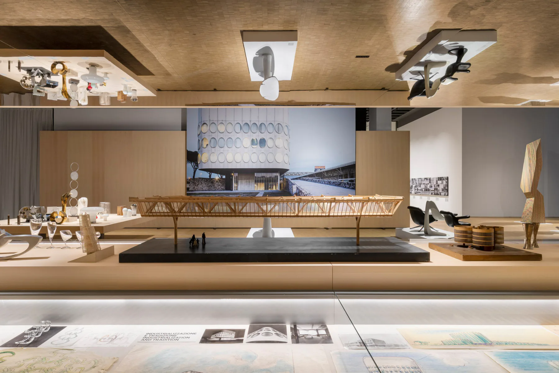 Blick in die Ausstellung Angelo Mangiarotti – When Structures Take Shape.