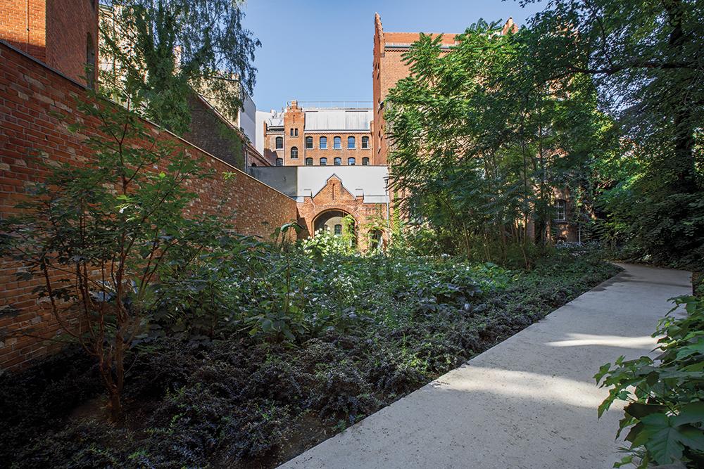 The hotel in the historic brick complex is a tranquil green oasis in the heart of Berlin. Bright rooms open onto the garden courtyard.