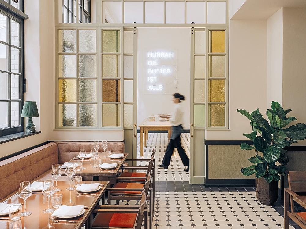 The hotel restaurant is located in a part of the building from the 1910s. The interior harmoniously combines old and new. Styles from the late18th century Gründerzeit and the 1920s combine tastefully with contemporary elements. Bathroom floors feature mastic asphalt flooring; the bedrooms have wood parquet flooring.