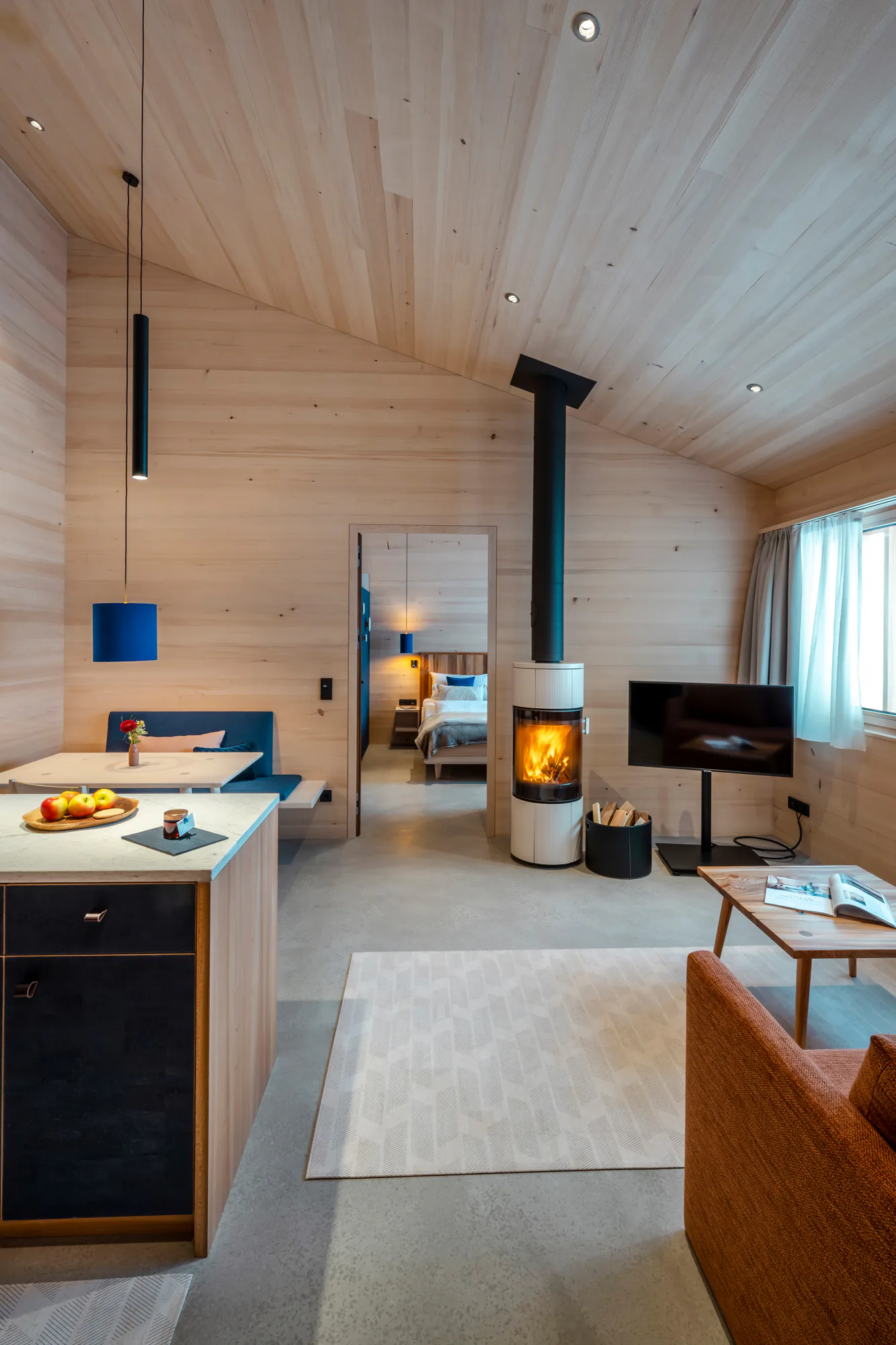 Die Gästezimmer sind in sägeraue Weißtanne gehüllt.
