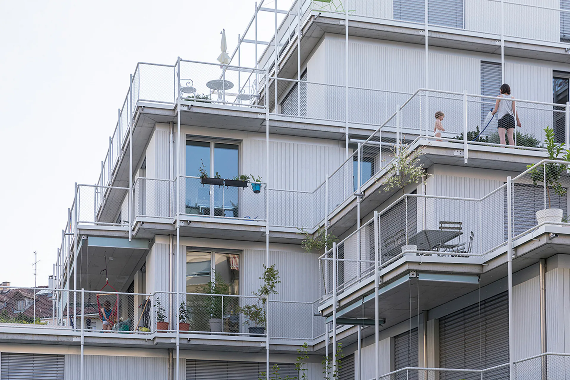 Die Balkongestänge sind für Rankpflanzen vorgesehen.