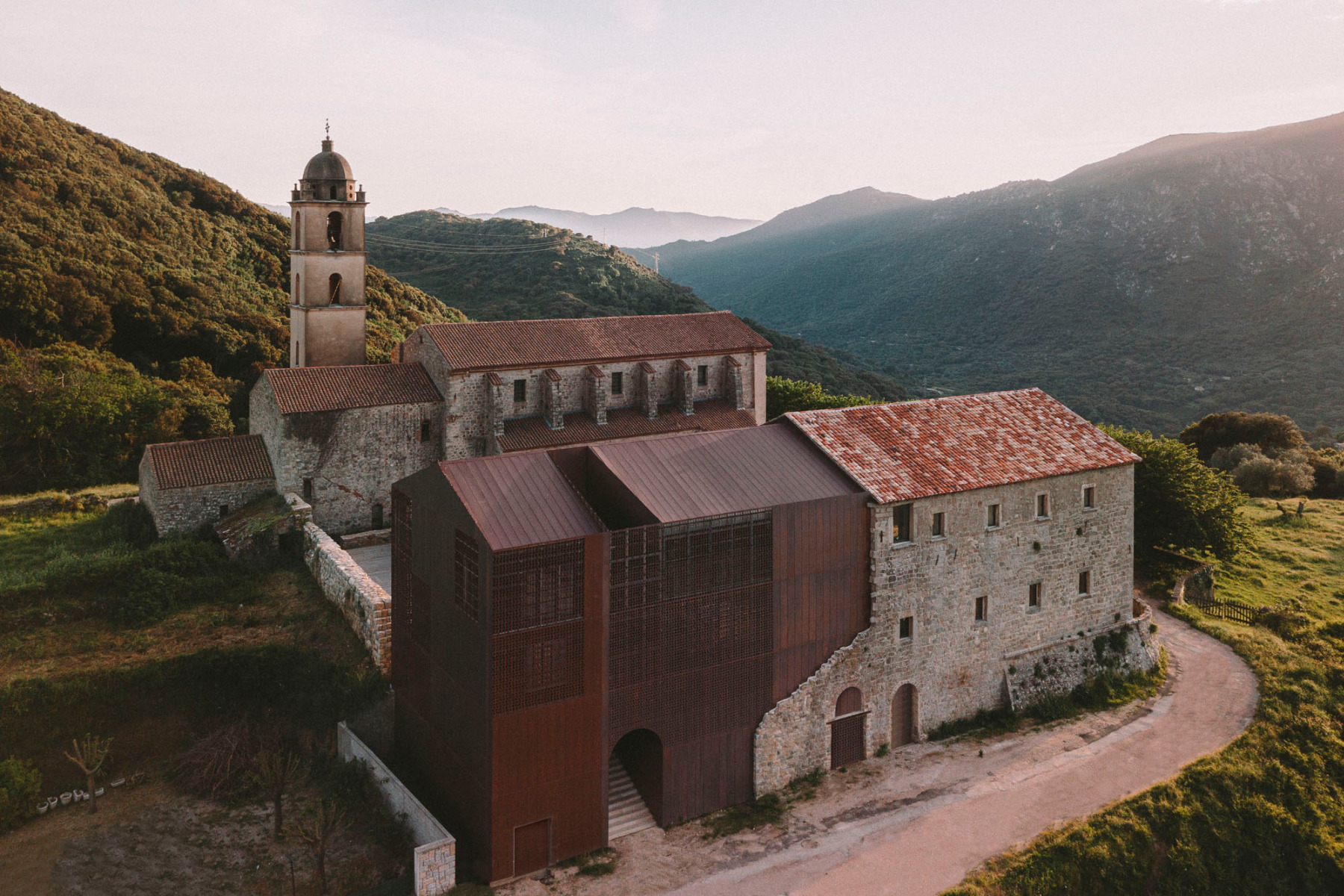 Klostererweiterung auf Korsika von Amelia Tavella Architectes