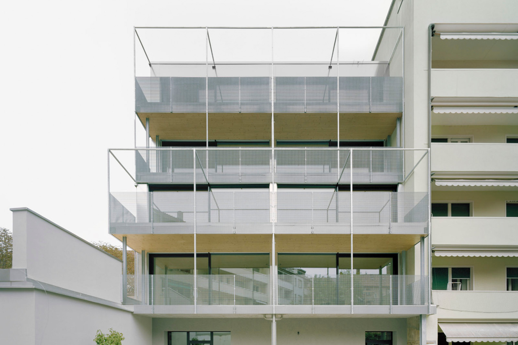 Mehrfamilienhaus von Lukas Raeber Architekten in Basel