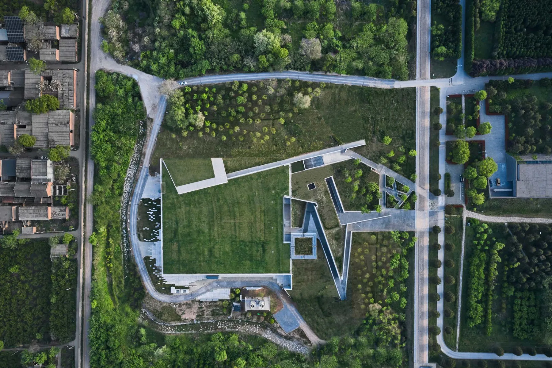 Der Hin- und Rückweg durch das Außengelände war den Architekten ebenso wichtig wie der Ausstellungsparcours selbst.