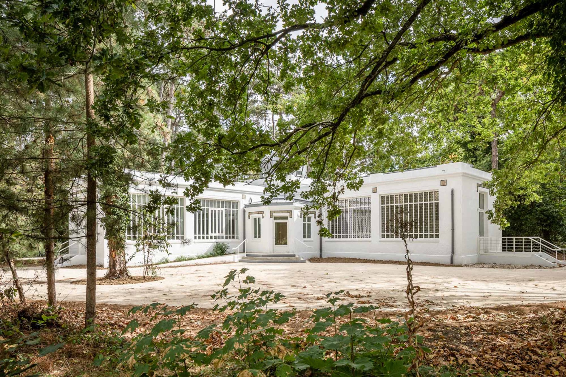 Exhibition Pavilion near Paris by Atelier Aconcept