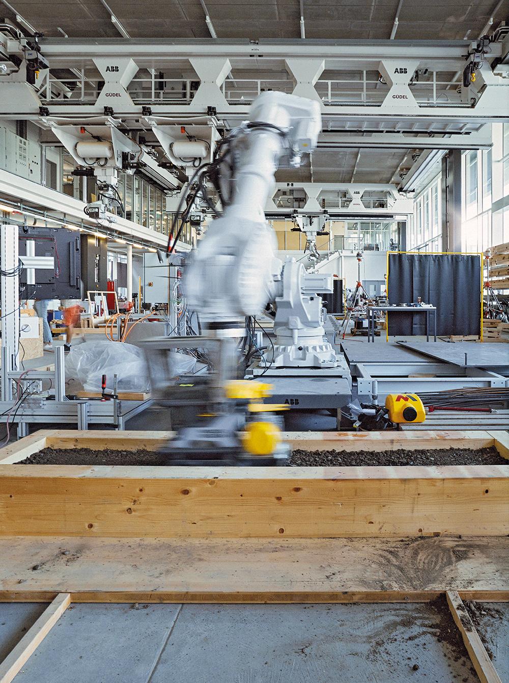Automatisierte Herstellungsprozesse sollen eine wirtschaftliche Produktion der Deckenmodule ermöglichen.