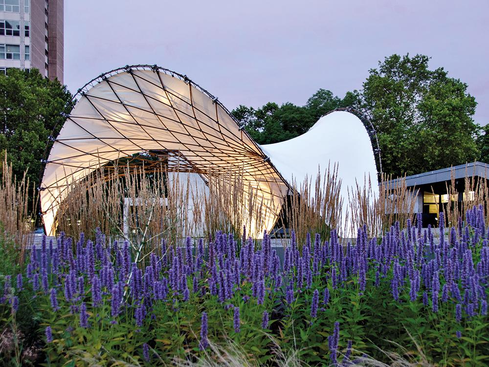 The BioMat pavilion was presented to the public in 2021. For its lightweight construction, biocomposite hollow sections based on flax and hemp fibres found use.