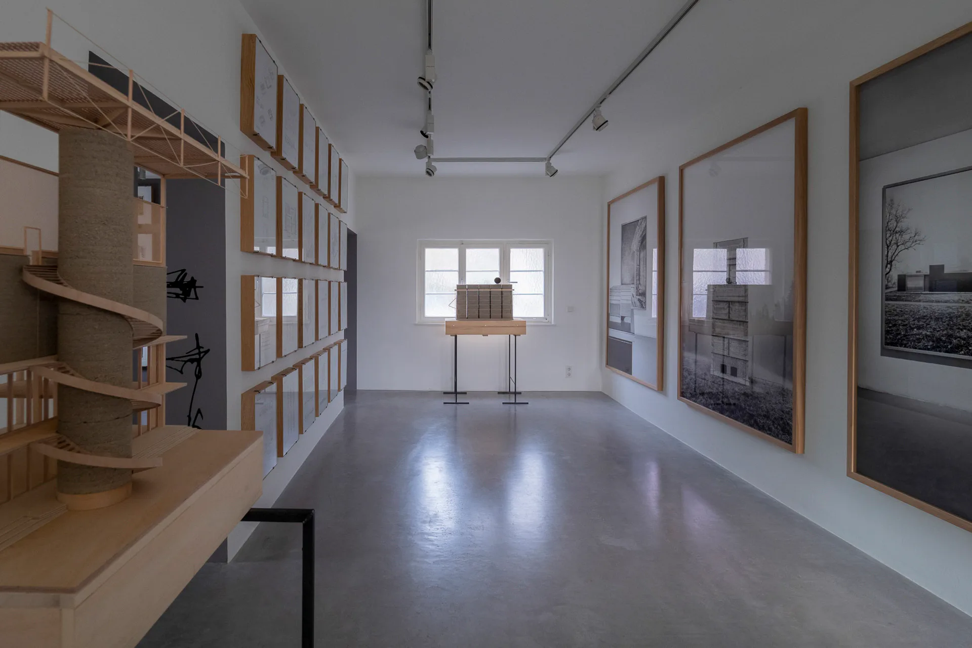 Die Ausstellung zeigt Fotografien, Skizzen und Modelle.