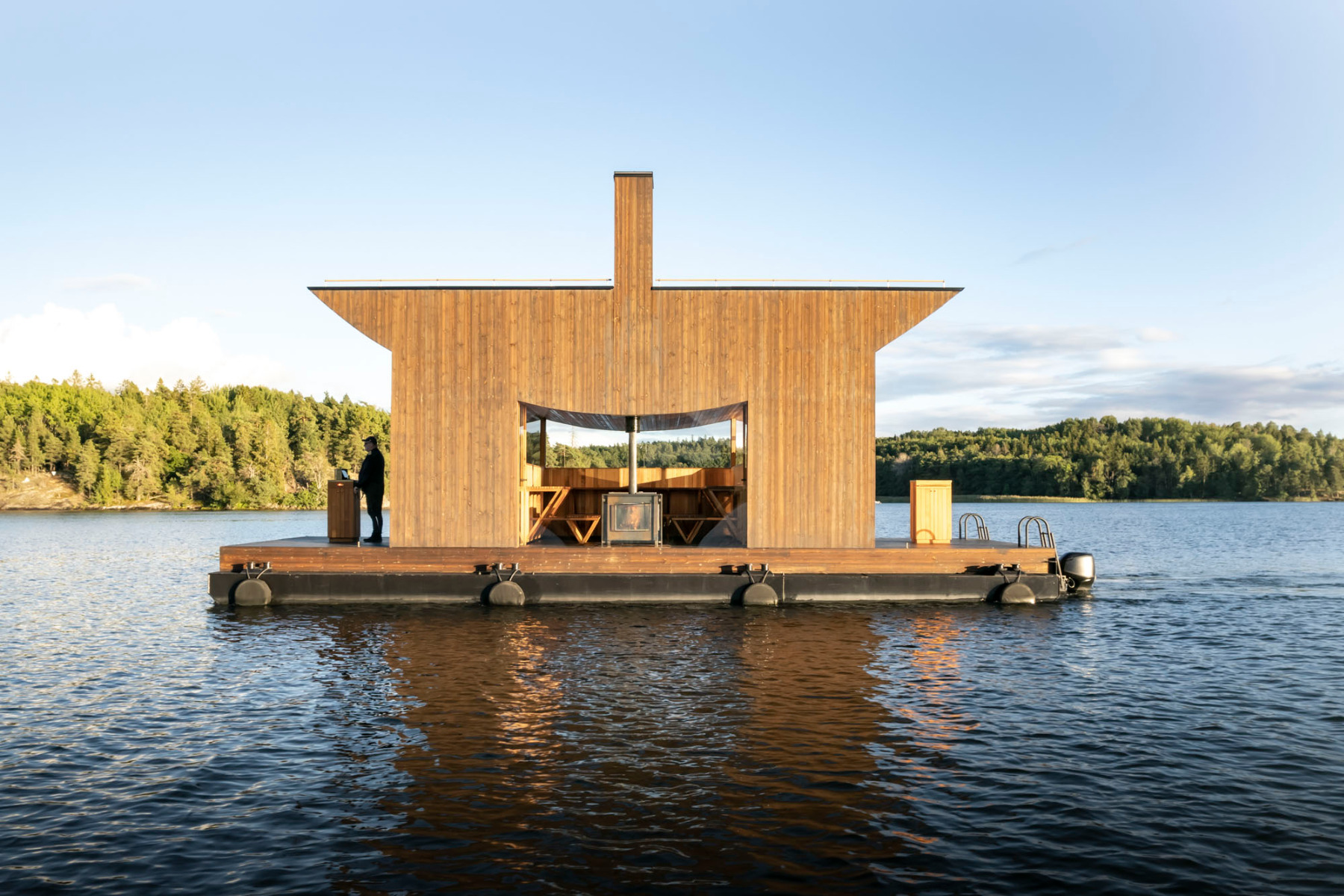 Schwimmende Sauna von Sandellsandberg Arkitekter