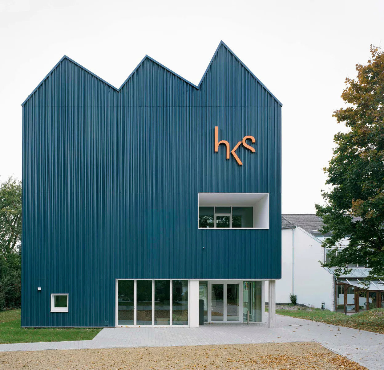 Die Hochschule für Künste im Sozialen (HKS) gilt als führende Ausbildungsstätte für Kunsttherapie, Tanz- und Theaterpädadogik.