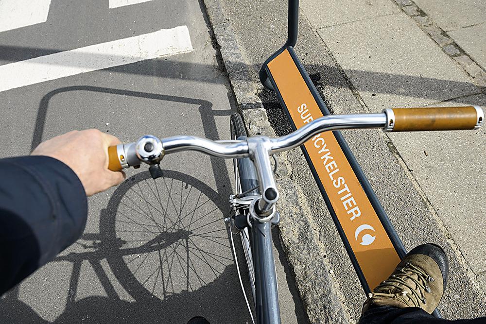 Fußstützen bieten Halt an roten Ampeln.