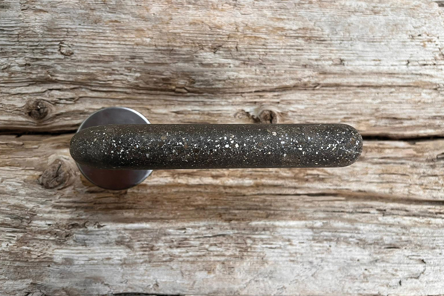 Türgriff aus Muschelschalen