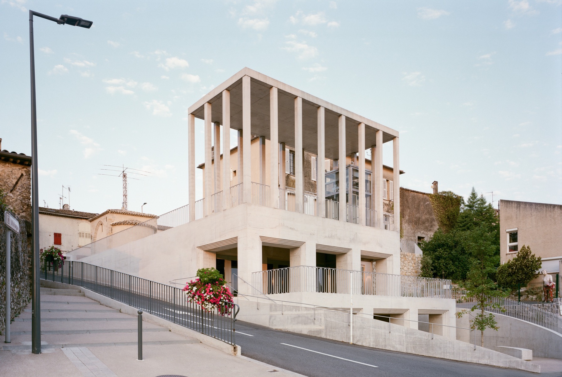 Atelier EGR erweitert das Rathaus von Biot