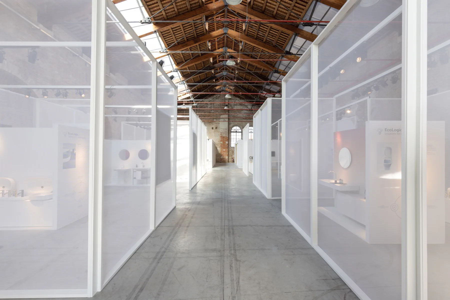 Im temporären Showroom im Arsenal in Venedig präsentiert Badausstatter Ideal Standard neue Kollektionen und Produkte.