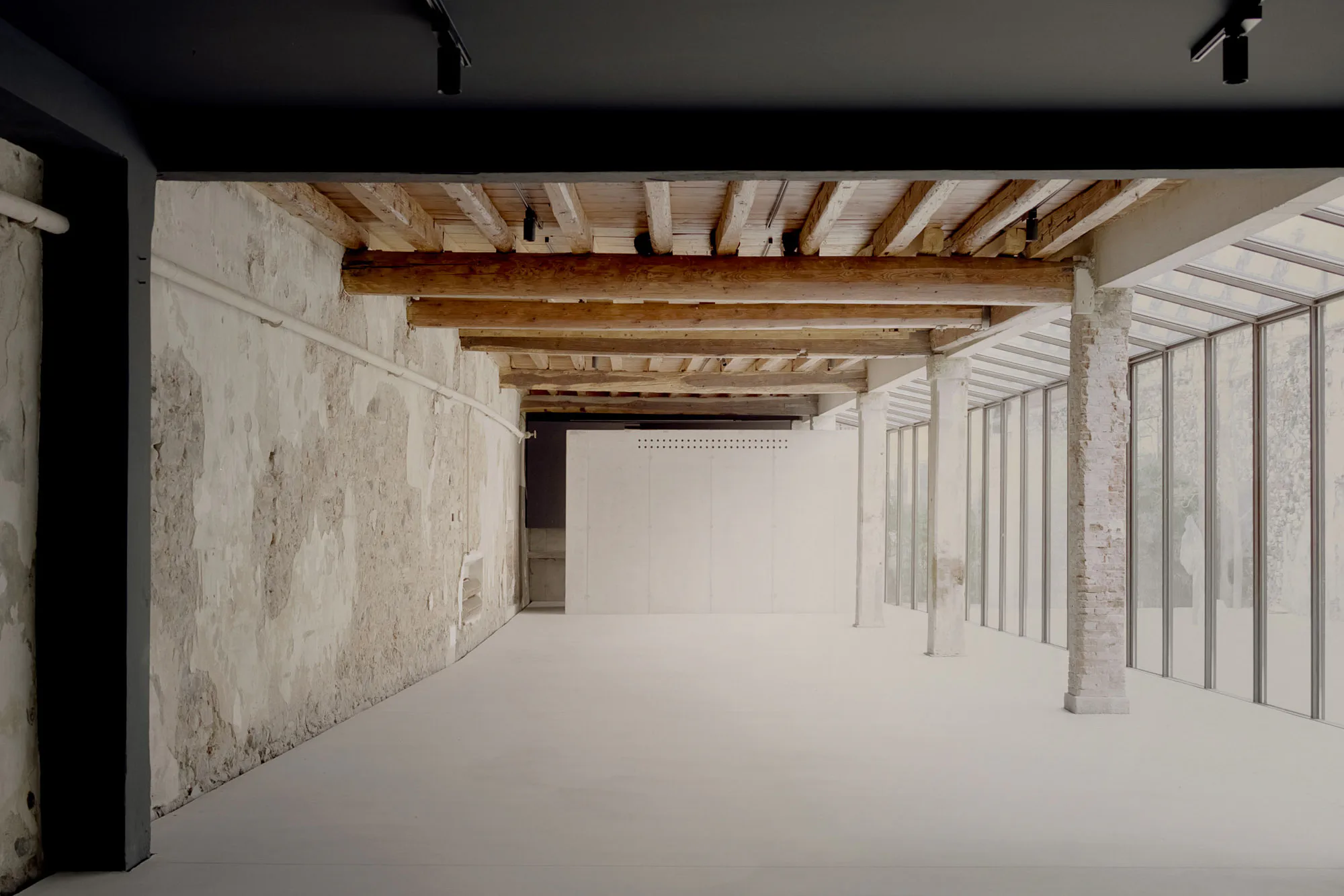 Holzbalkendecken im Altbau der Druckerei