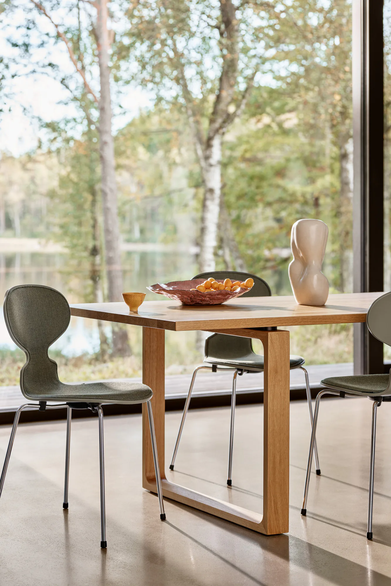 Die Farben der neuen gepolsterten Variante des Ant Chairs sind aufeinander abgestimmt
