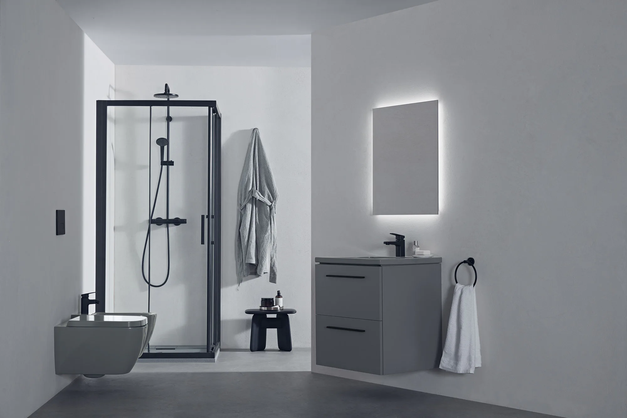 I.life B-Serie in Glossy Grey: Der fehlende überhängende Rand beim Toilettendesign erleichtert die Reinigung.
