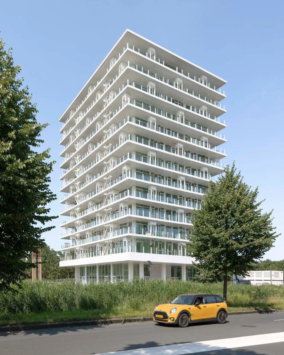 Das Wohnhochhaus besitzt 14 Geschosse.