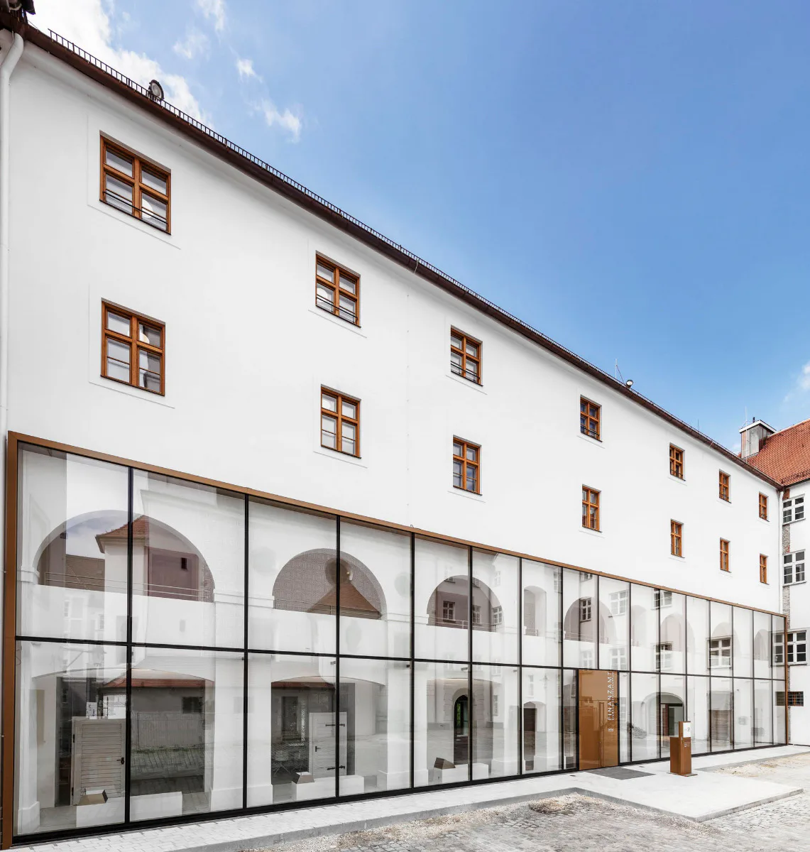 Ein repräsentatives Entree für das Finanzamt und sein Servicezentrum