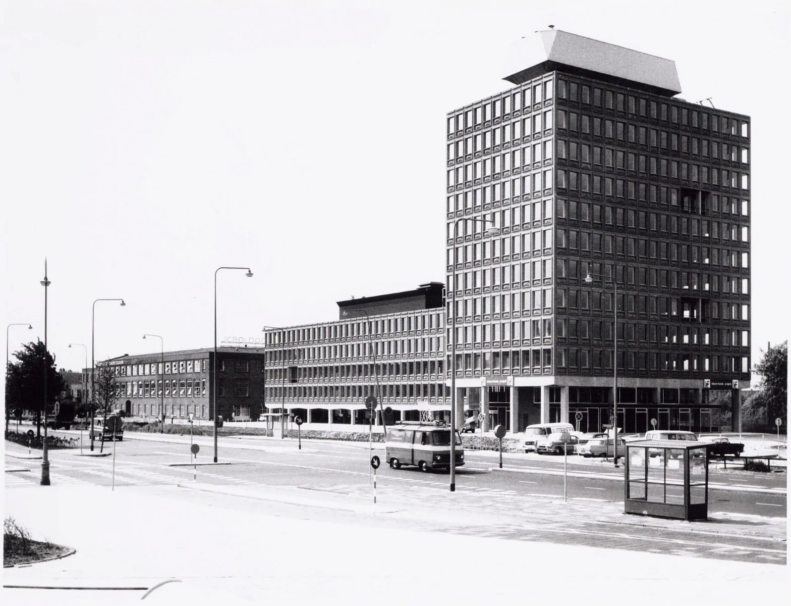 45 Jahre lang diente De Voortuinen zwei Banken als Bürogebäude.