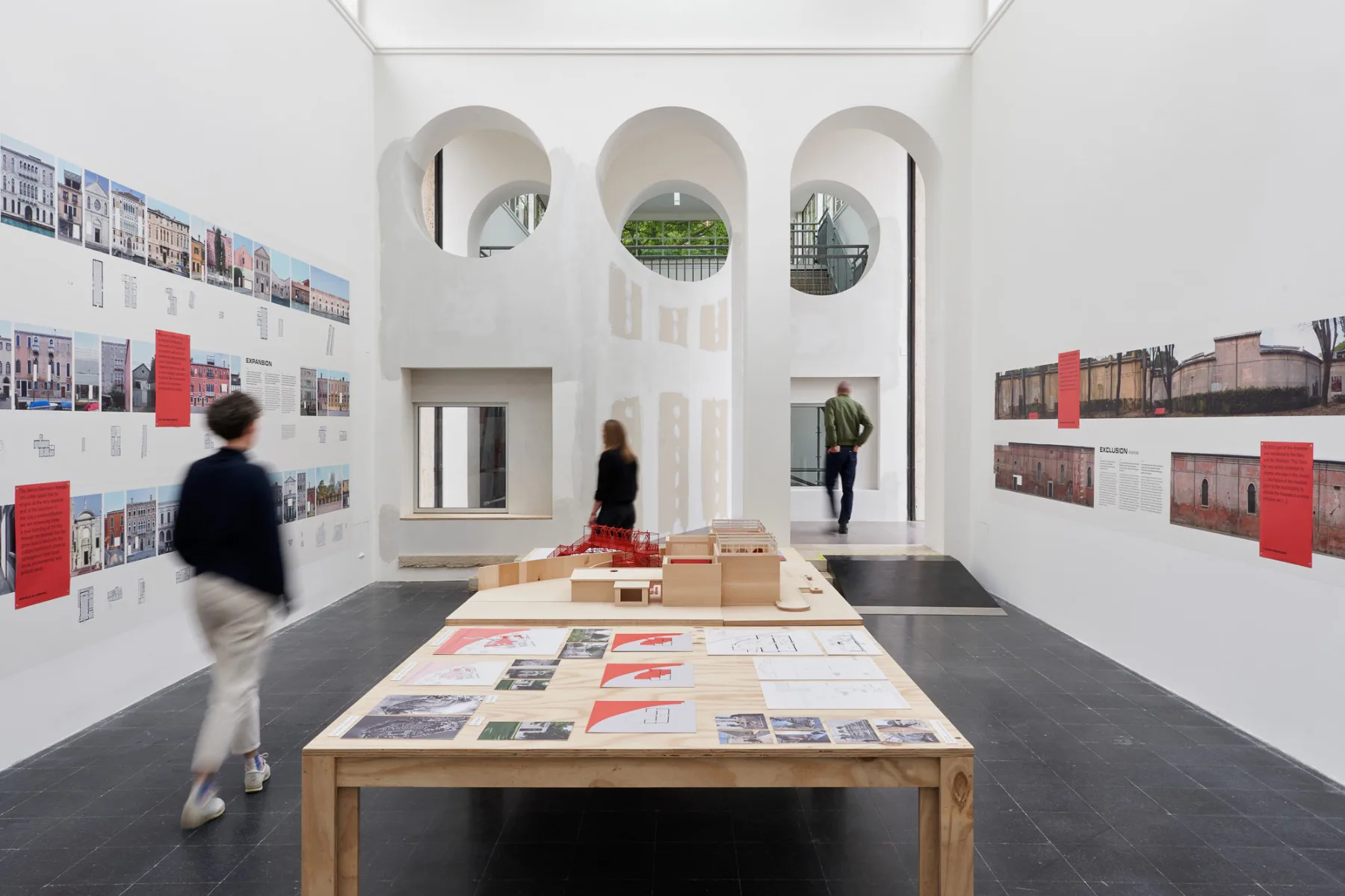 Blick in die Ausstellung Partecipazione / Beteiligung des österreichischen Beitrags zur Architekturbiennale 2023.
