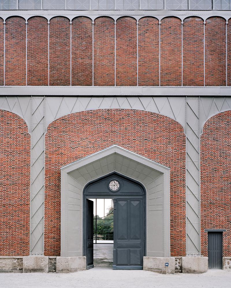 Während die Eisenkonstruktion überall restauriert werden konnte, war das Mauerwerk der Südwestfassade wegen seines desolaten Bauzustands komplett zu erneuern.