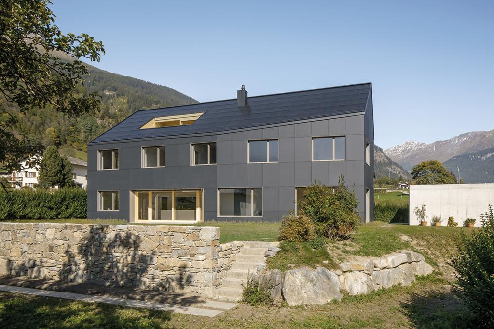 Plusenergiehaus in Graubünden