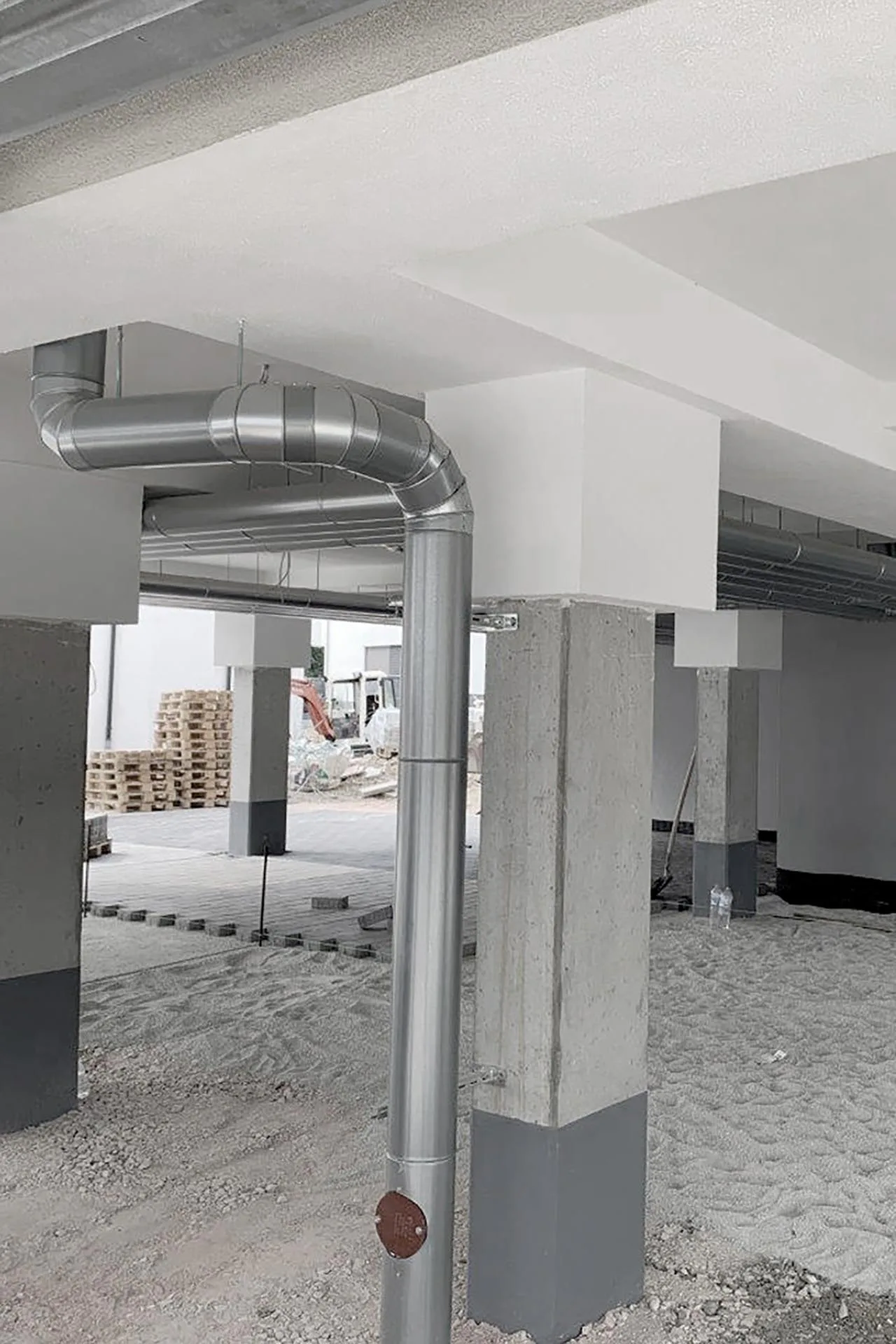 Unästhetische und oftmals teure Flankendämmung kann durch den Einsatz von Schöck Sconnex Typ P entfallen.