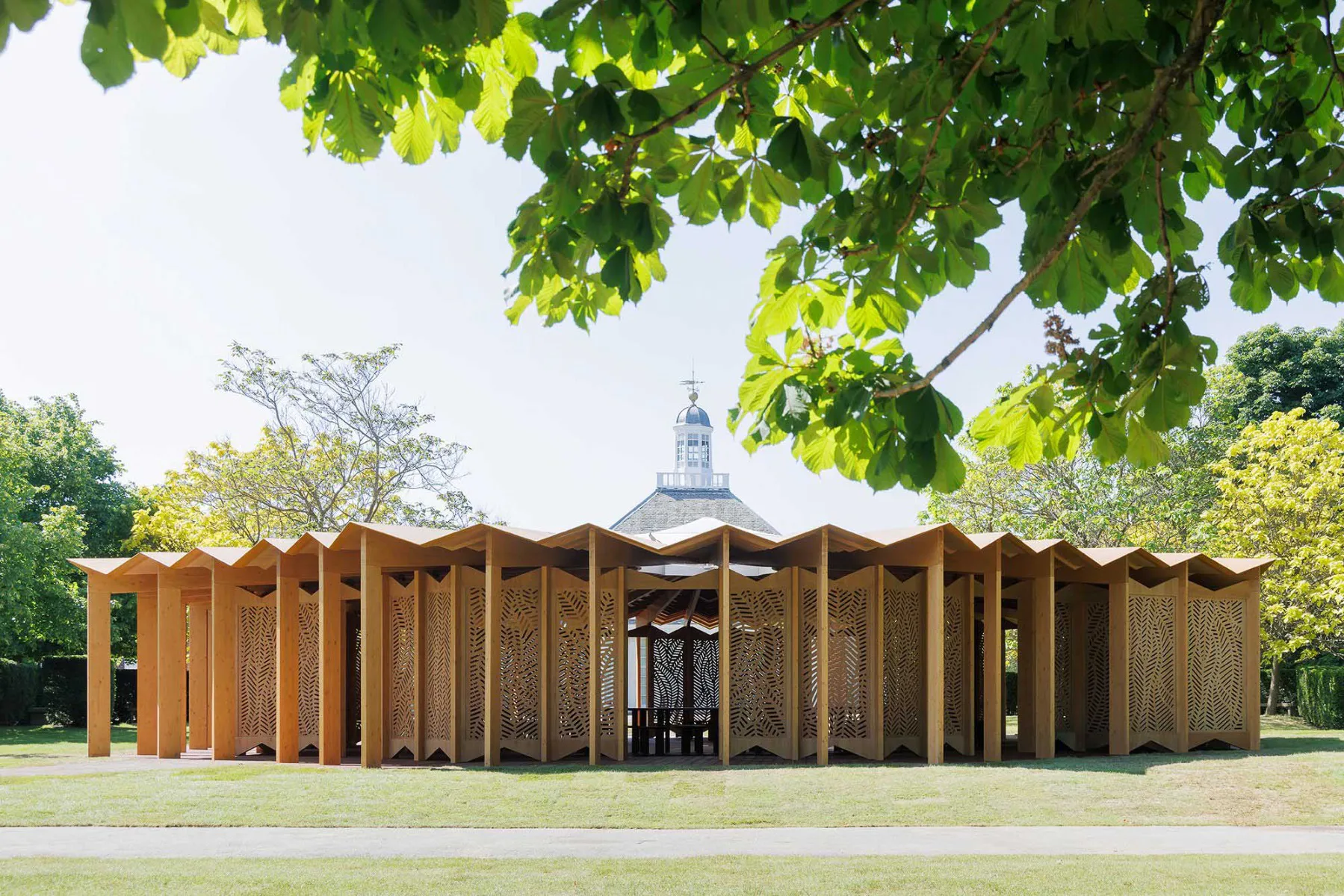 Serpentine Pavilion 2023 entworfen von Lina Ghotmeh.