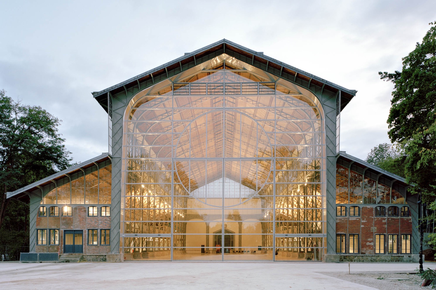 Hangar Y von Data Architects in Meudon