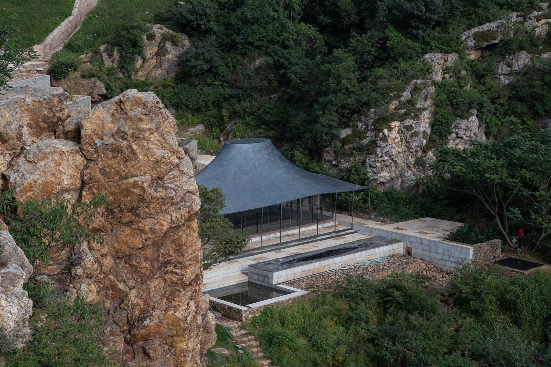 Meditationshalle bei Beijing von Atelier Deshaus