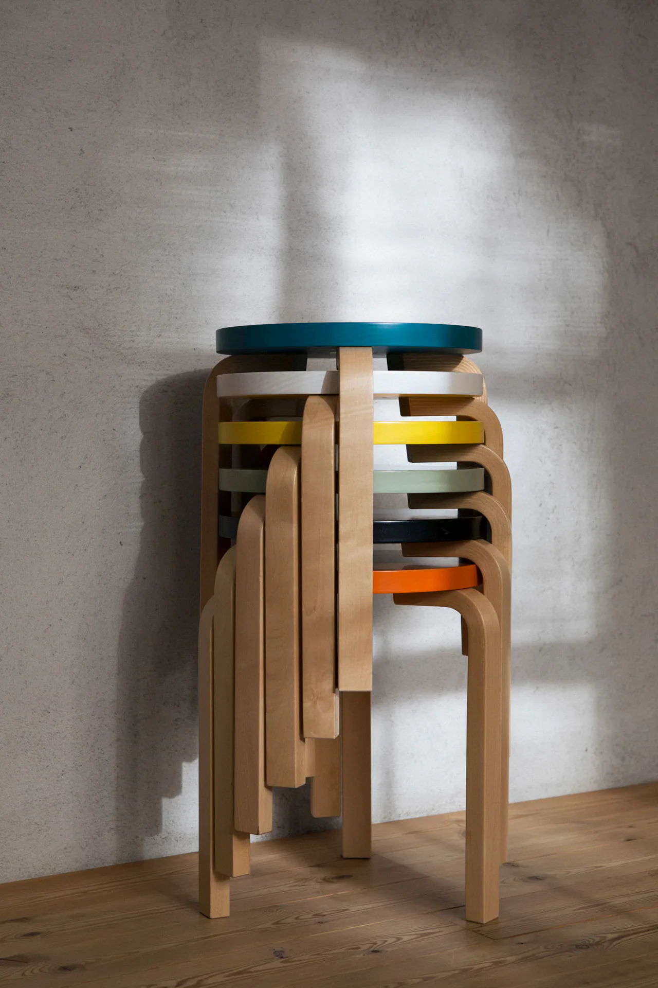 Stool 60 gestapelt