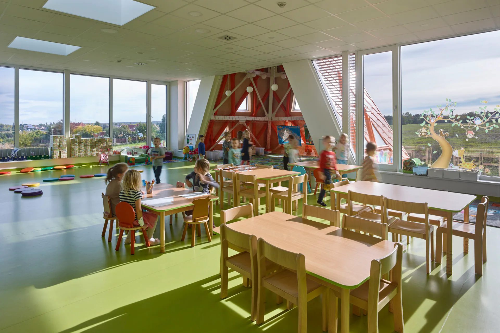 Offene Spiel- und Lernlandschaften befinden sich in den Innenräumen der Kindertagesstätte.