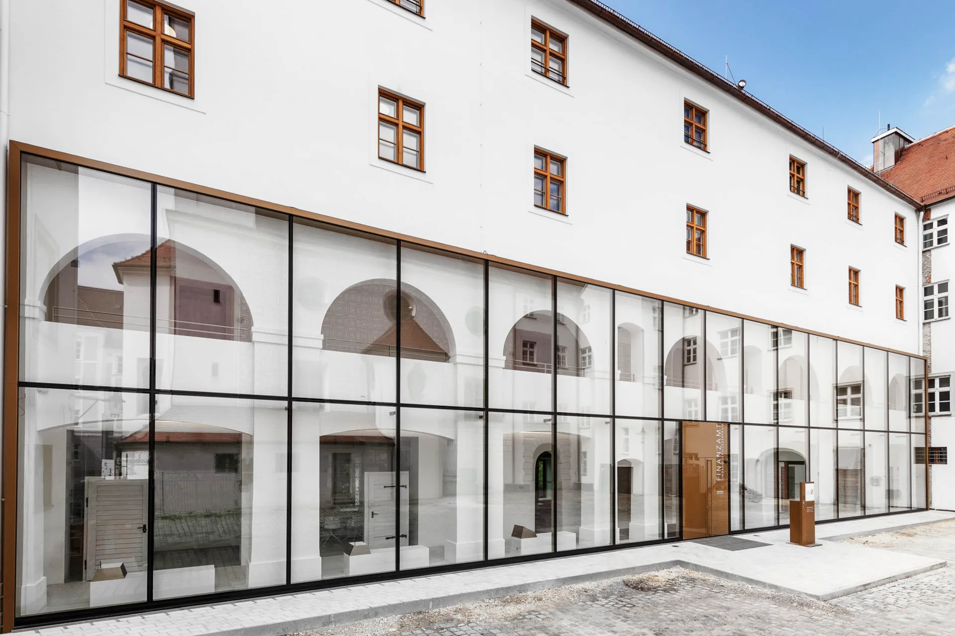 Ein repräsentatives Entree für das Finanzamt und sein Servicezentrum