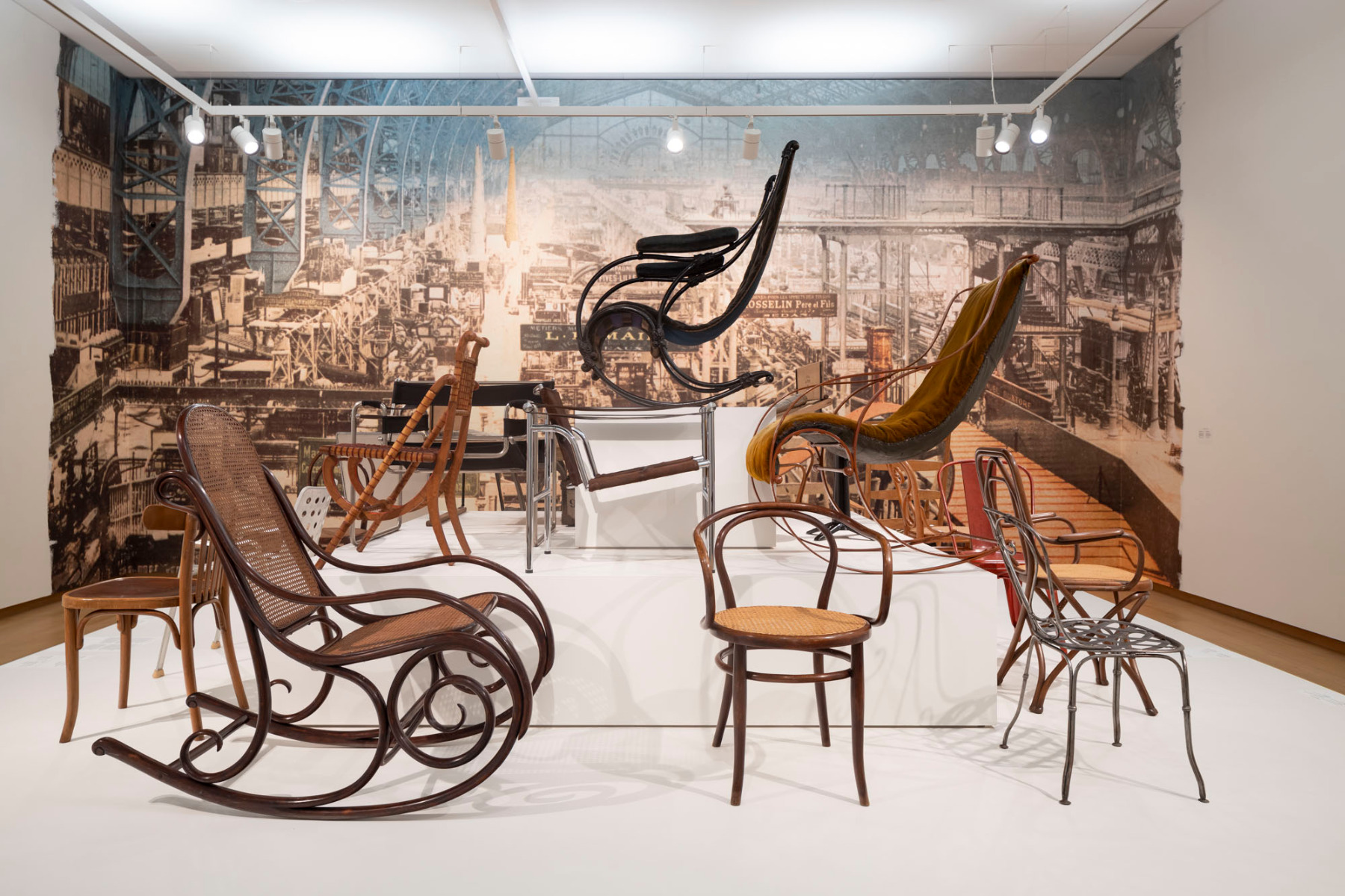Designstühle von Thonet im Stedelijk Museum