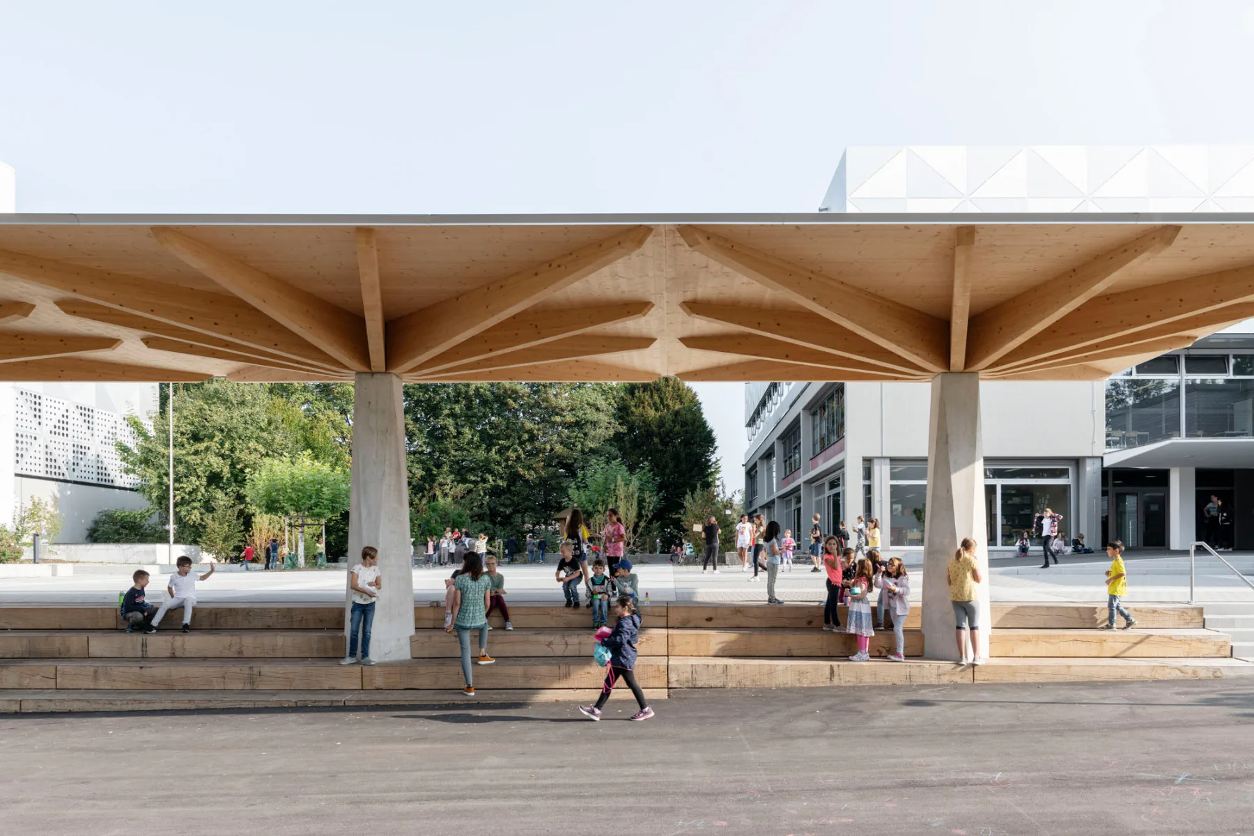 Neues Pausendach auf dem Schulhof