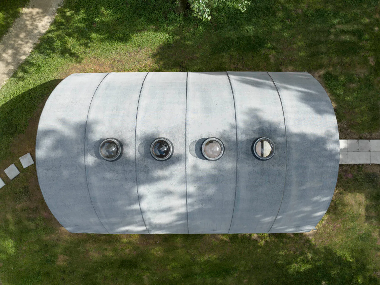 Die Außenhülle von Essential Homes besteht aus rollbaren Betonplatten.