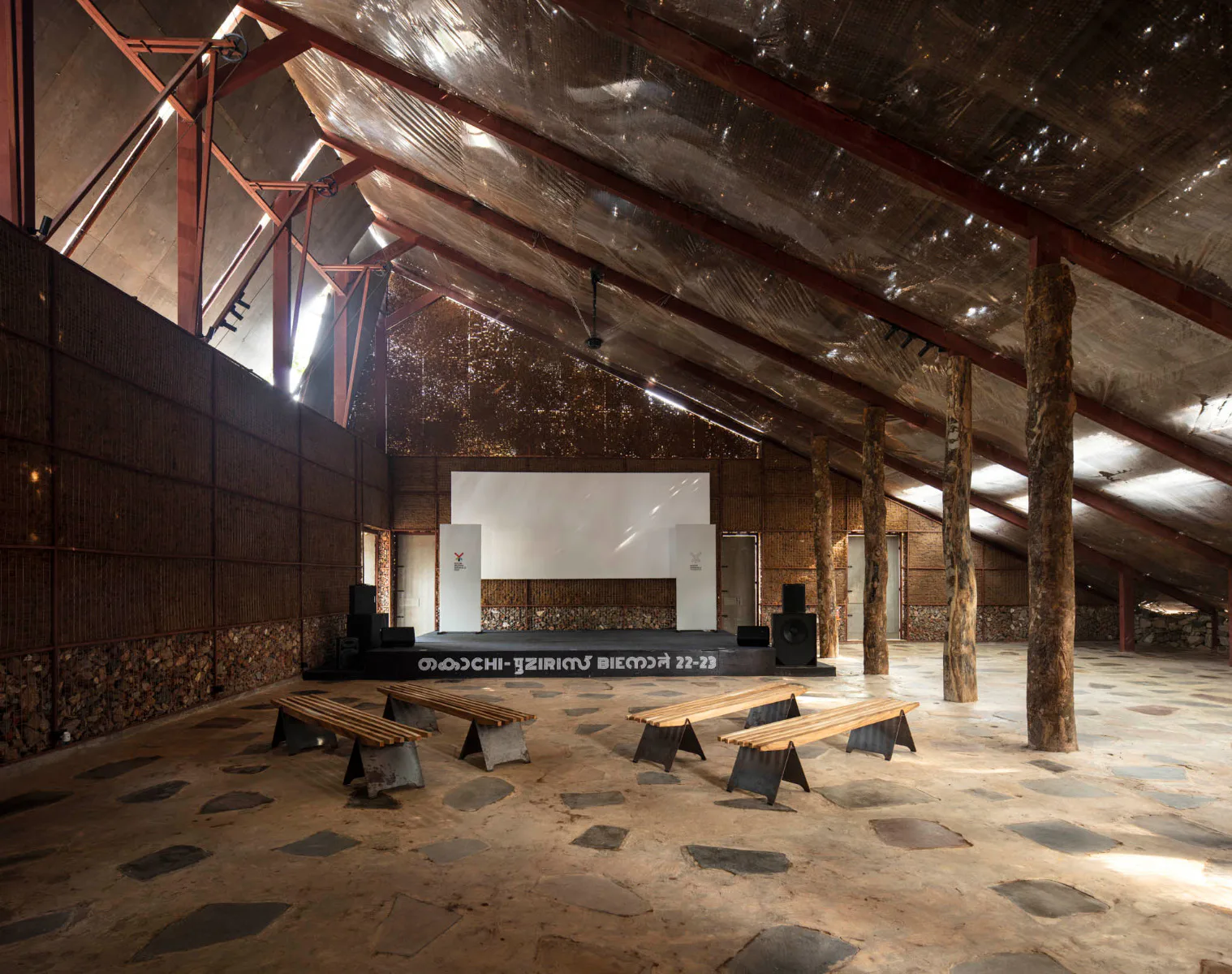Der Pavillon dient für Vorträge, Performances, Vernissagen und Filmvorführungen.