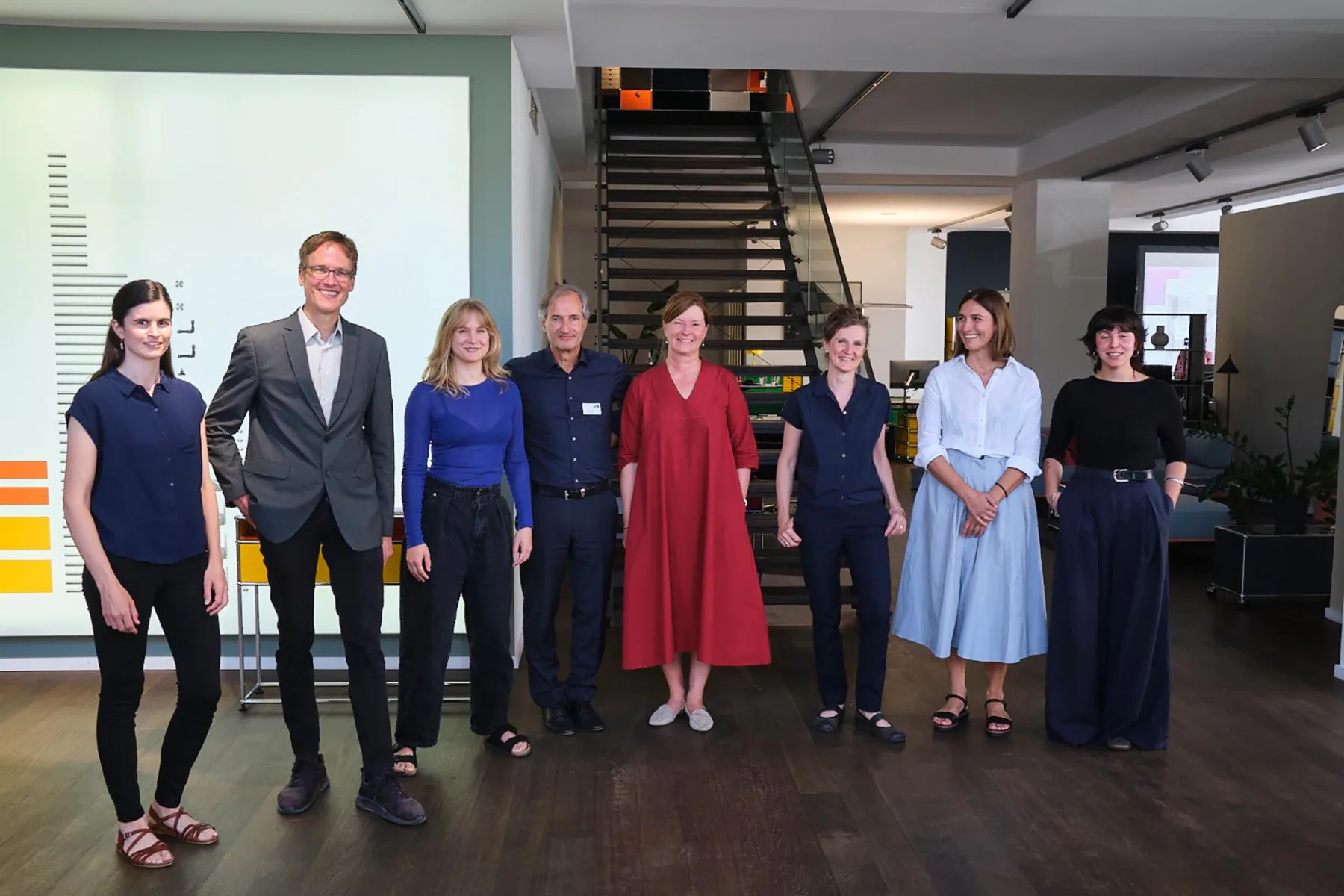 Referent:innen und Moderator:innen des Detail Klima Forums im USM-Showroom in München, v.l.n.r.: Nadia Vontobel, Jakob Schoof, Viktoria Millentrup, Dr. Thomas Dienes, Sandra Hofmeister, Kerstin Müller, Hanne Rung, Selma Popp.