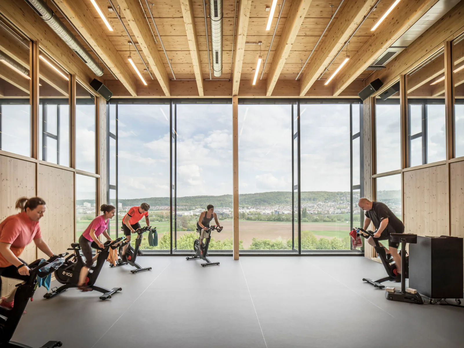 Räumlichkeiten für Fitness, Yoga und Sportkurse