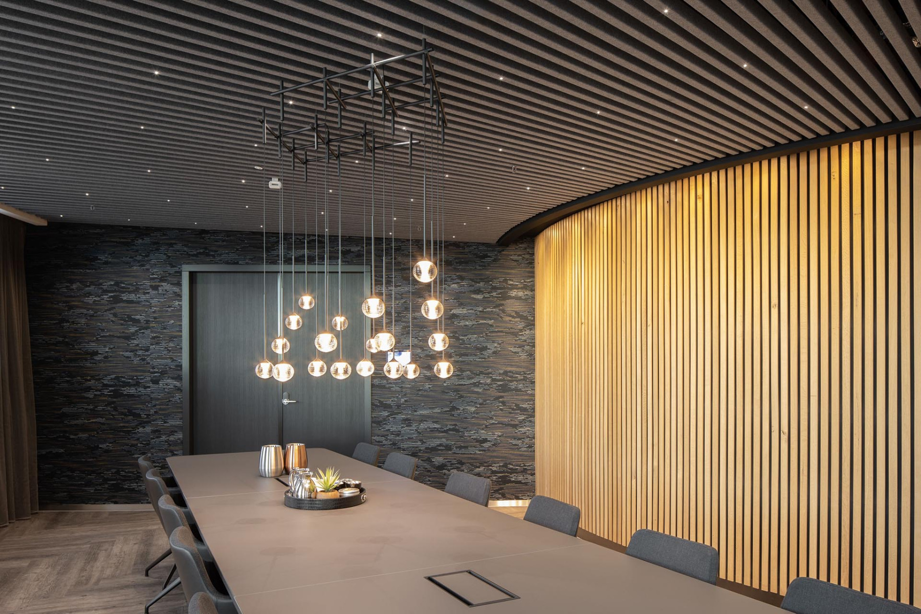 Klimadecke PareauLux von Hunter Douglas Architectural