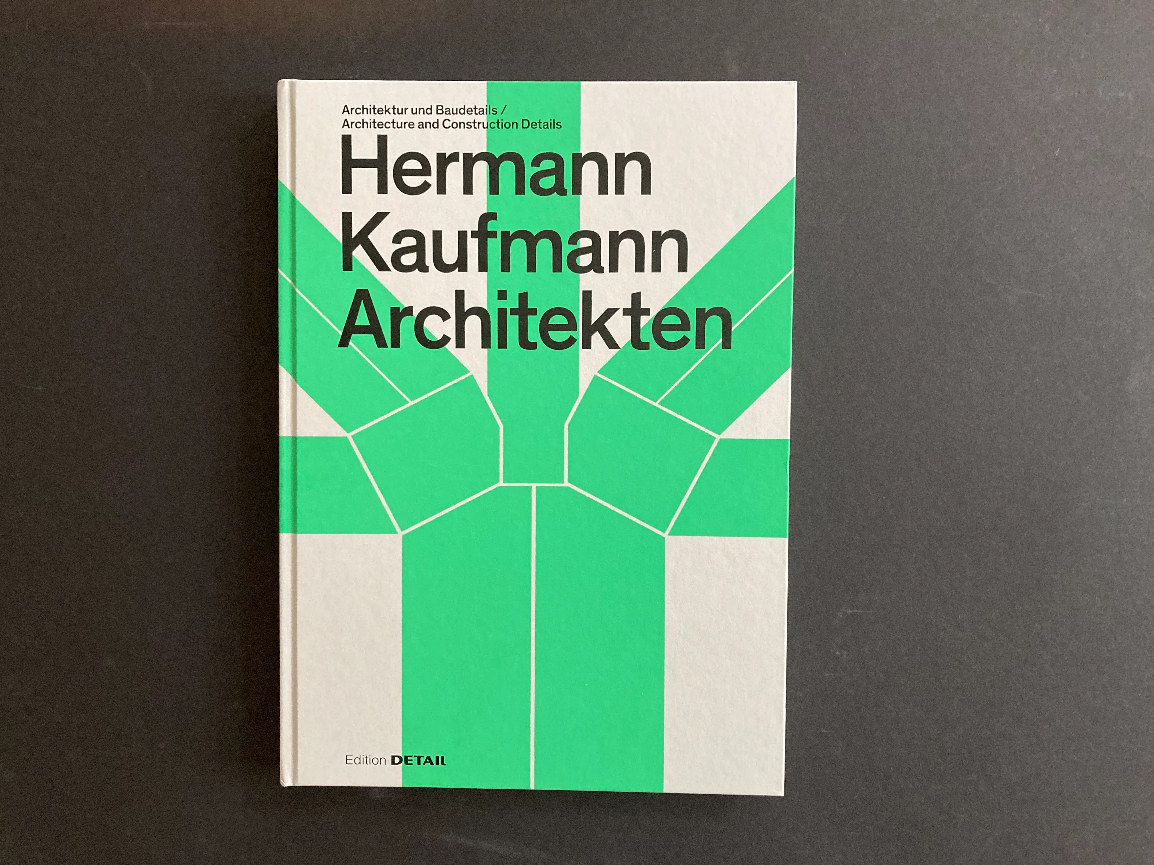 Hermann Kaufmann Architekten. Architecture and Construction Details, 10 projects, numerous drawings and photos, Editor: Sandra Hofmeister, Edition Detail, Munich, 2023.