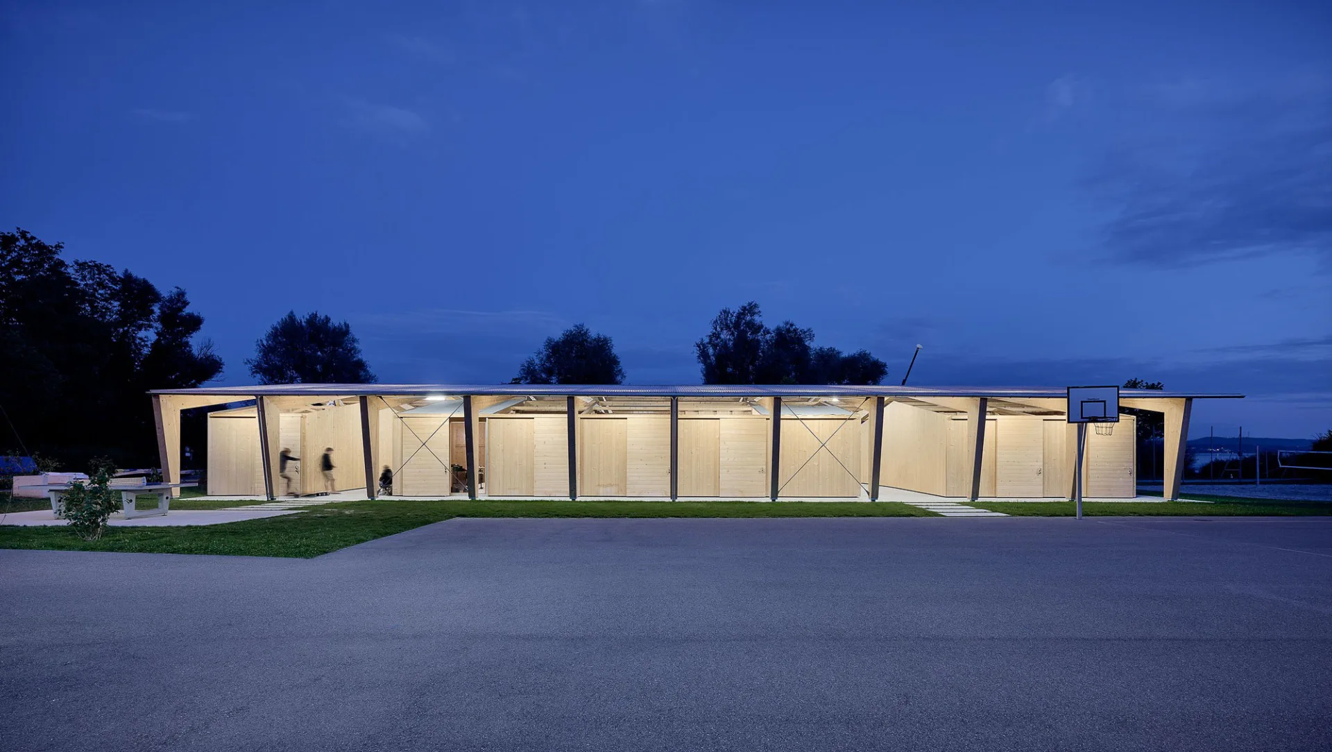 Das Wassersportzentrum bei Nacht