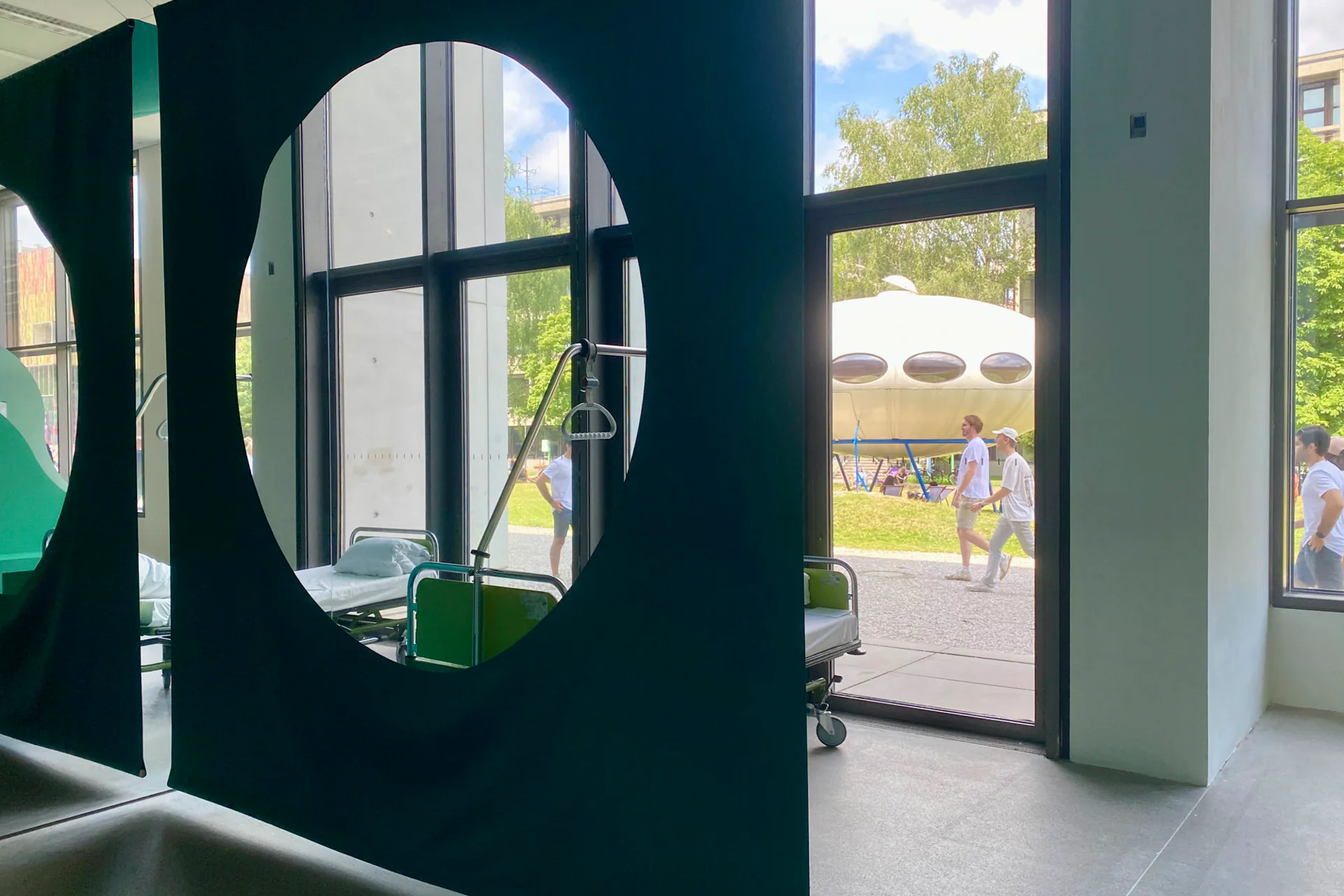 Der erste Blick in den Ausstellungsraum