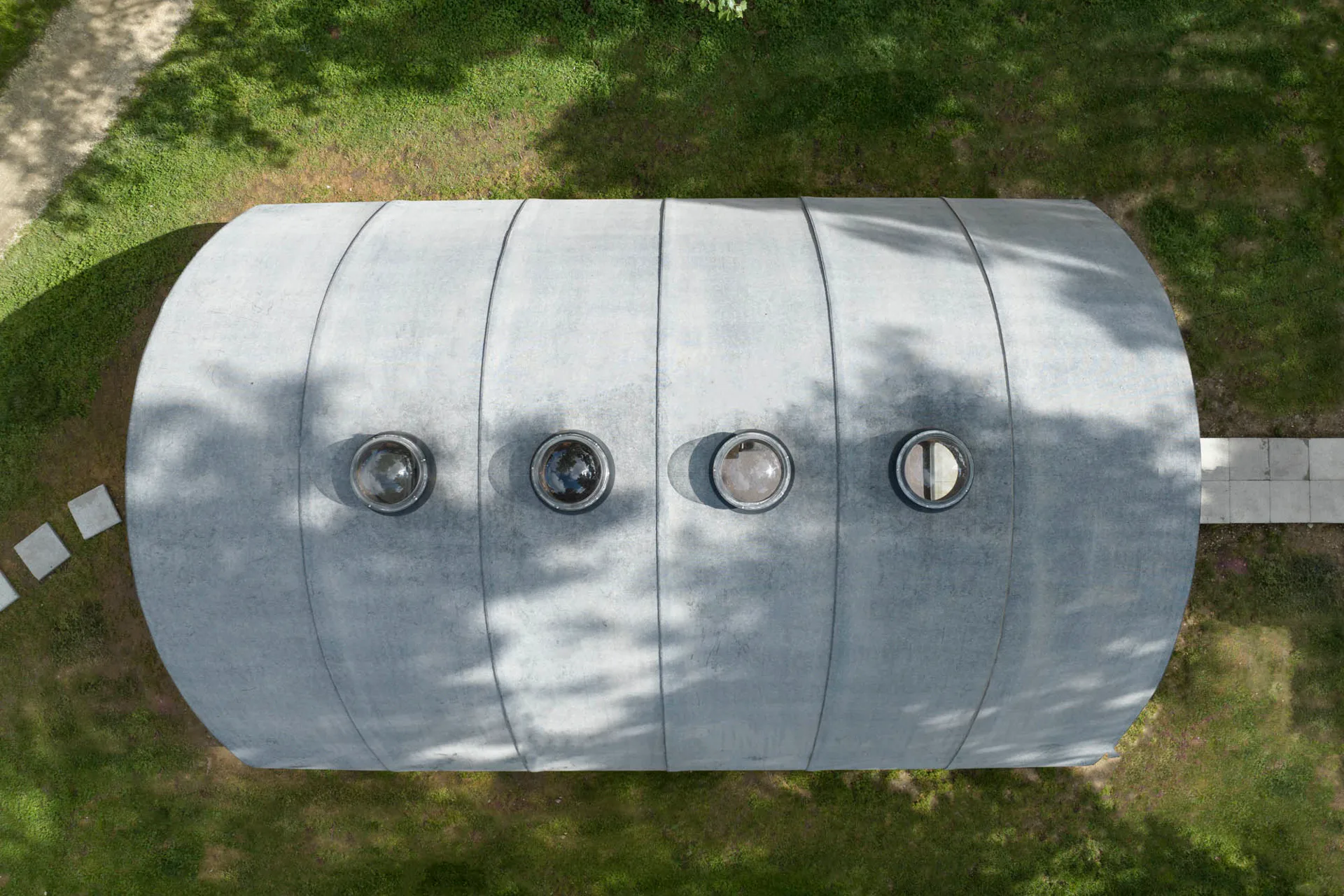 Die Außenhülle von Essential Homes besteht aus rollbaren Betonplatten.