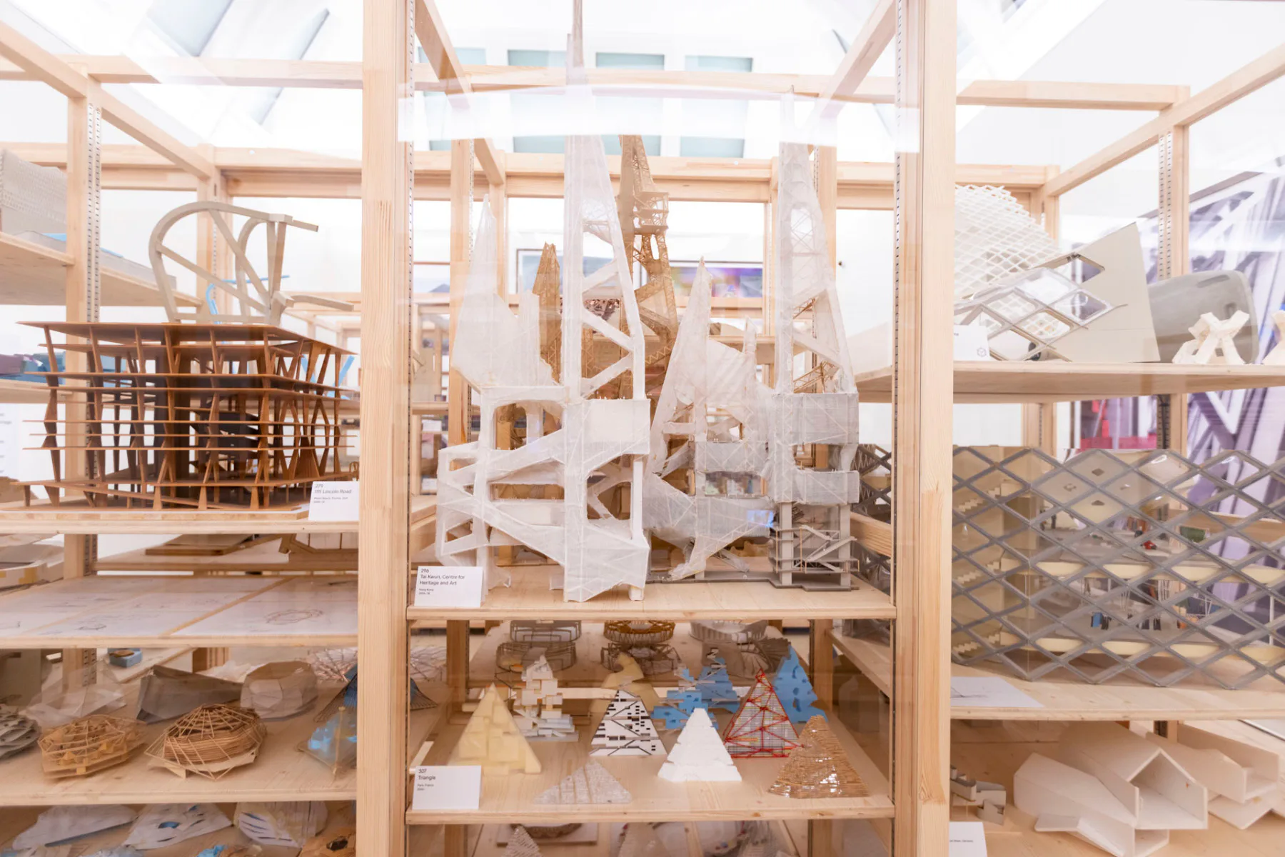 Die Herzog & de Meuron-Ausstellung in der Royal Academy of Arts in London zeigt Modelle aus dem Archiv der Architekten. Foto: © Royal Academy of Arts, London / David Parry.