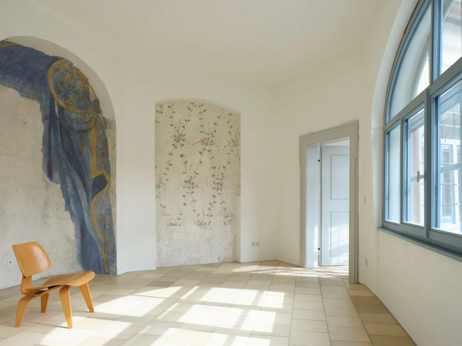 Freigelegte Fresken von 1778 in der ehemaligen Kapelle. Fresken, historische Böden und Türen wurden sorgsam restauriert.