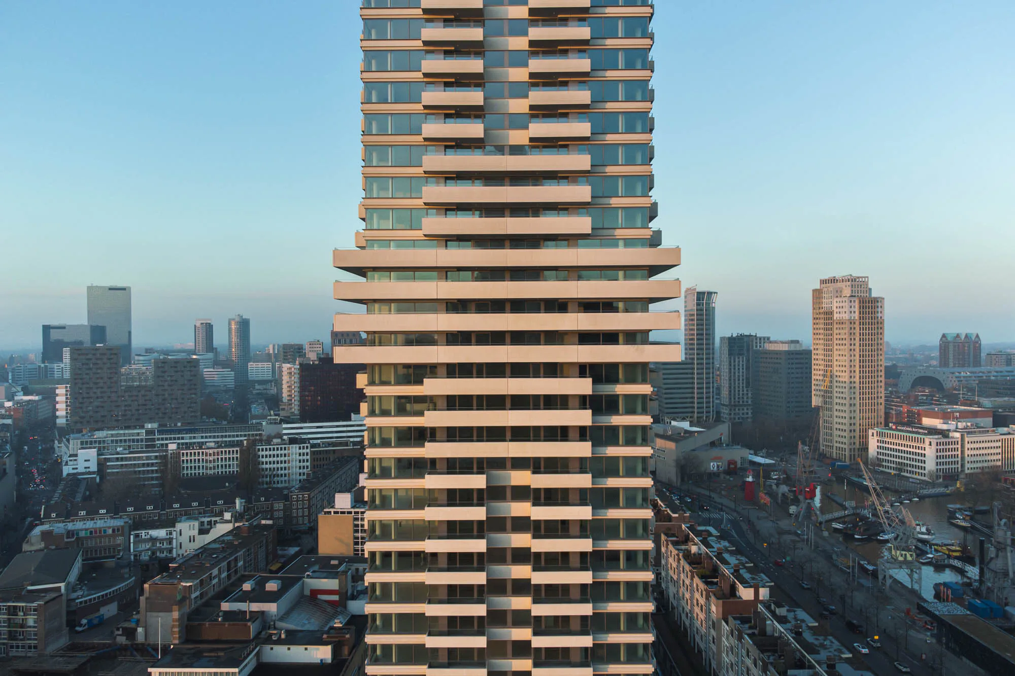 Bis zu einer Höhe von rund 75 m wird der Cooltoren breiter und nach oben hin wieder schmaler.