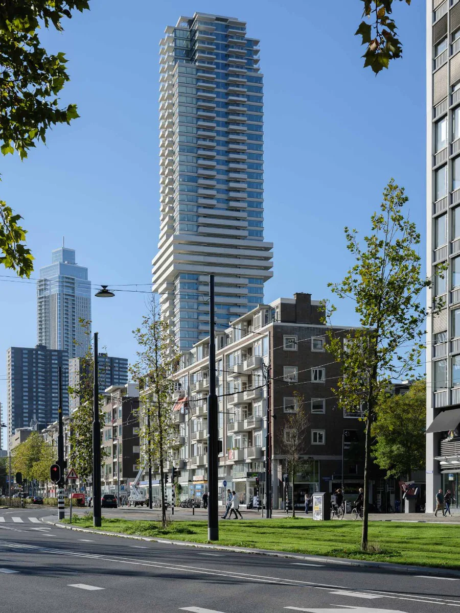 Der Name des 51-geschossigen Wohnturms bezieht sich auf das umliegende Quartier westlich der Coolsingel.
